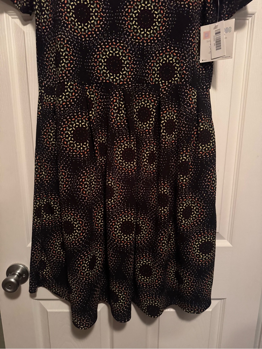 NWT LuLaRoe Sz 3XL Amelia Short Sleeve Black Circle-Print Fit & Flare Dress - Picture 6 of 10